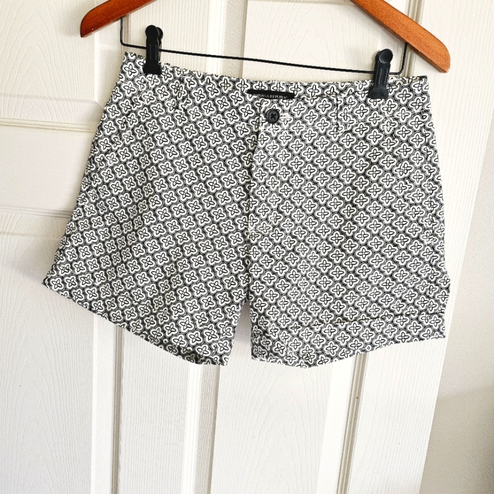 Banana Republic 2 Printed Pattern Short Like-New!